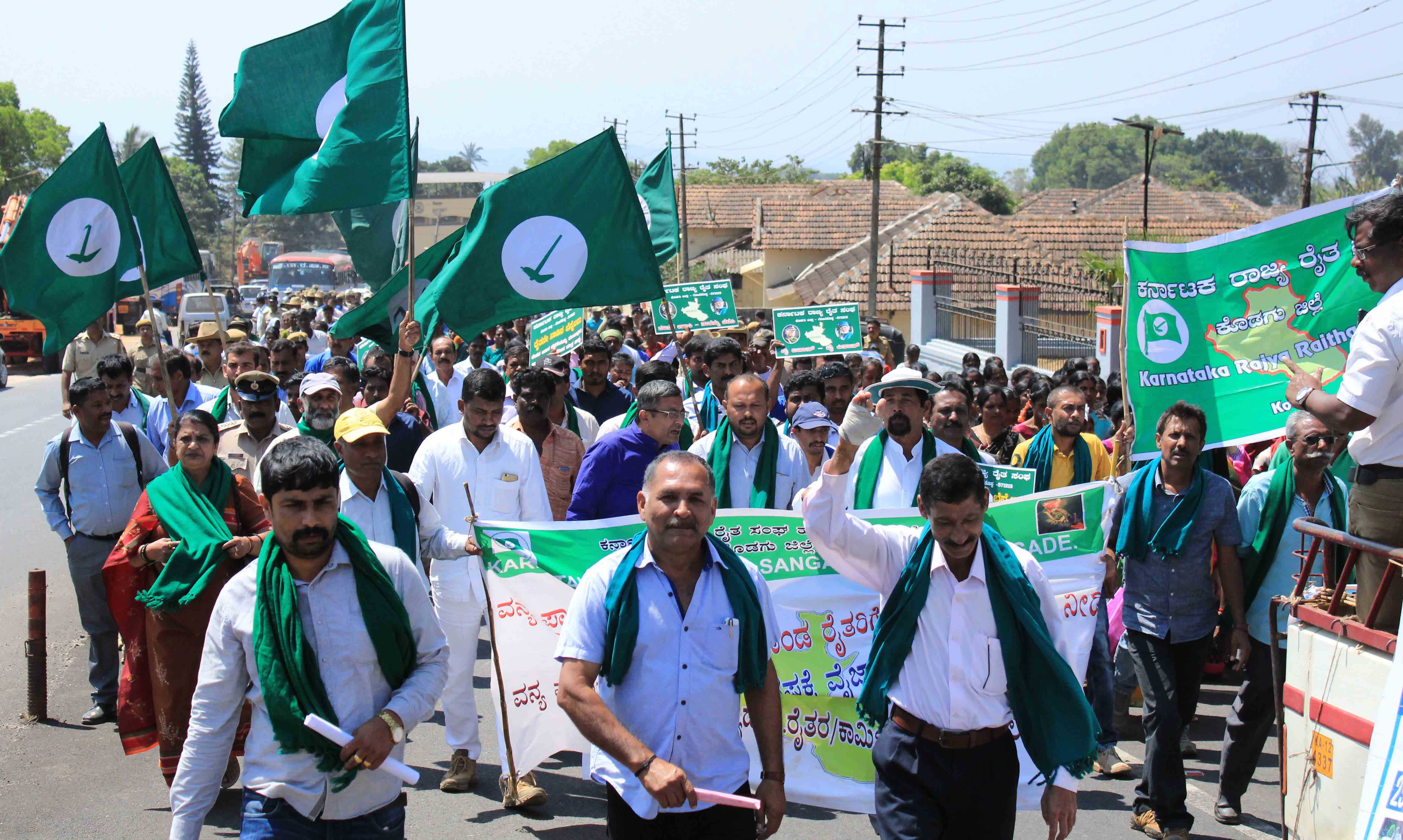 ಮಡಿಕೇರಿ: ವನ್ಯಜೀವಿಗಳ ಹಾವಳಿ ವಿರುದ್ದ ವಿವಿಧ ಸಂಘಟನೆಗಳಿಂದ ಬೃಹತ್ ಪ್ರತಿಭಟನೆ